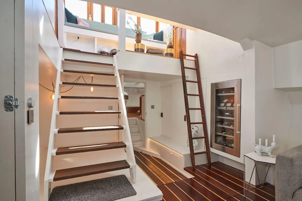 מלון Luxurious 110M² 3Br Houseboat In Amsterdam Centre! ספינת מלון